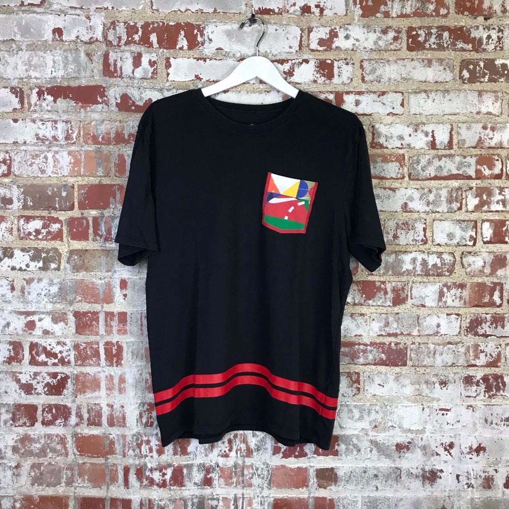 Abstract Front Pocket Nike tee shirt Xl